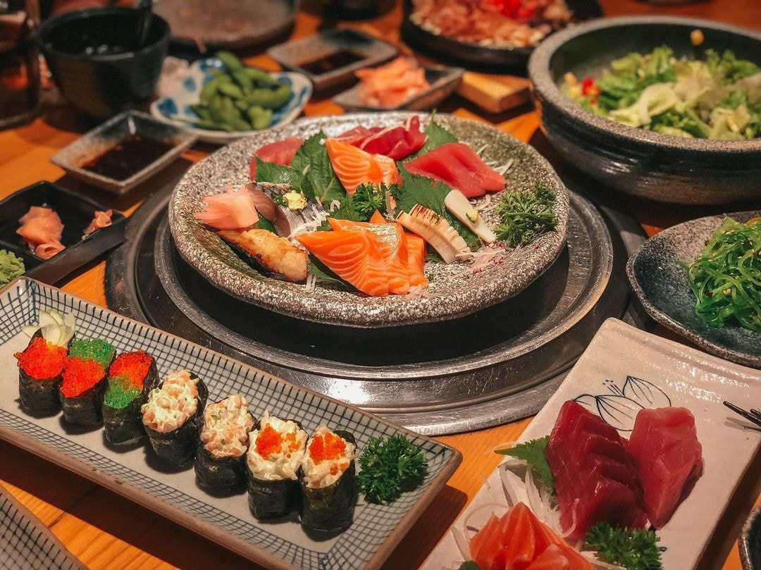 iSushi nổi tiếng với sashimi cá hồi, cá ngừ tươi ngon nhập khẩu trực tiếp từ Nhật Bản 